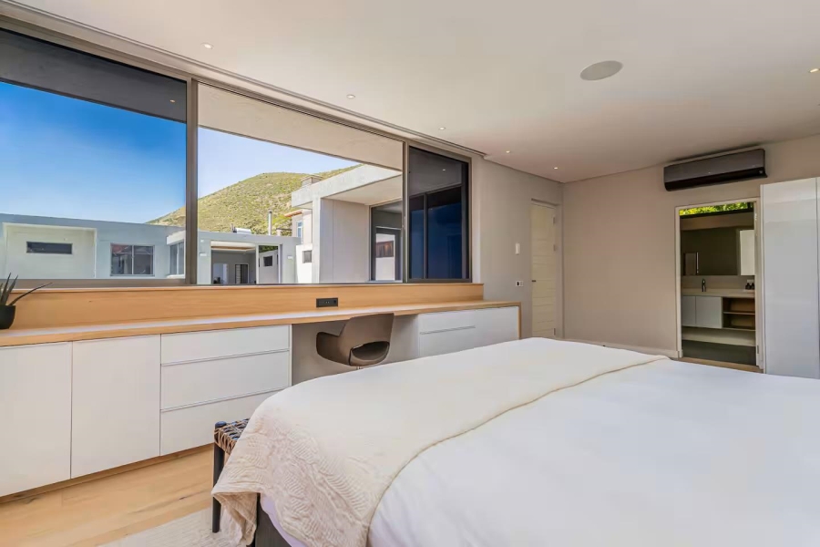 5 Bedroom Property for Sale in Fresnaye Western Cape